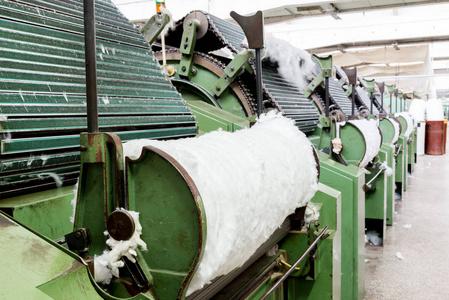 梳棉机纺织厂纺织厂螺纹线轴现代全自动纺机纺织纱线加工车间纺织厂